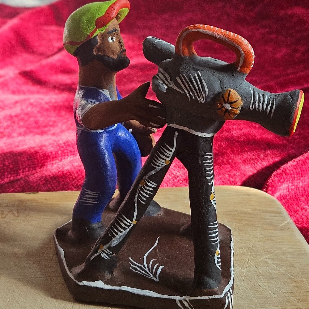 VINTAGE OAXACAN MOVIE DIRECTOR RICO SUAVE CLAY SCULPTURE RARE
